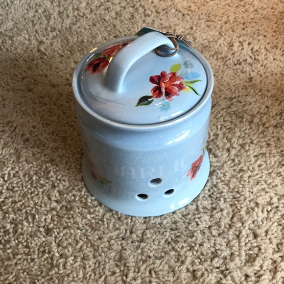 The Pioneer Woman Kitchen The Pioneer Woman Garlic Keeper Spring Bouquet Poshmark